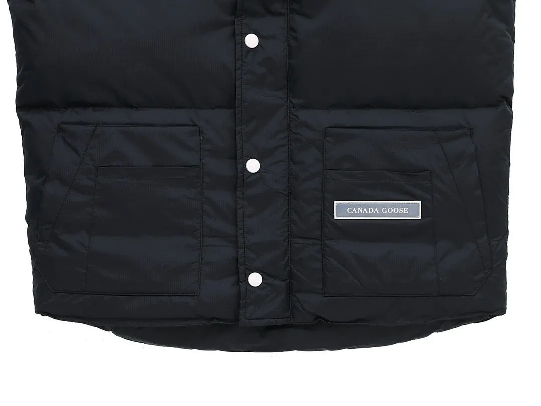 P480 Black] Canadagoose/Canada Goose White Label Glacier Down Vest Canada Goose's new "Northern Lights Series" down vest Canada Goose's new "Northern Lights" Northern Lights White Label Down Vest is on sale! The light and layered colors give people the feeling of being trapped in the mist around icebergs and glaciers. It can be said to be very dreamy! Original YKK zipper, Size:XS-XXL